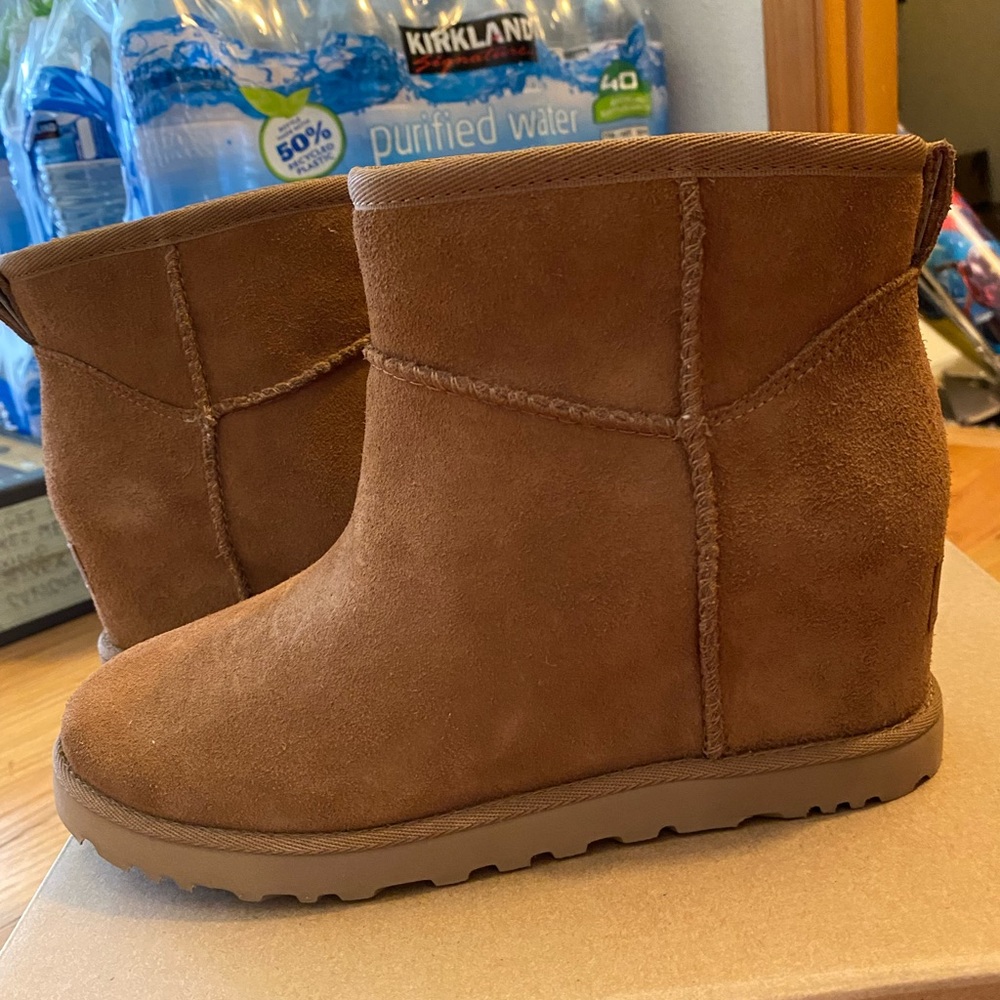 NIB UGG classic mini wedge booties